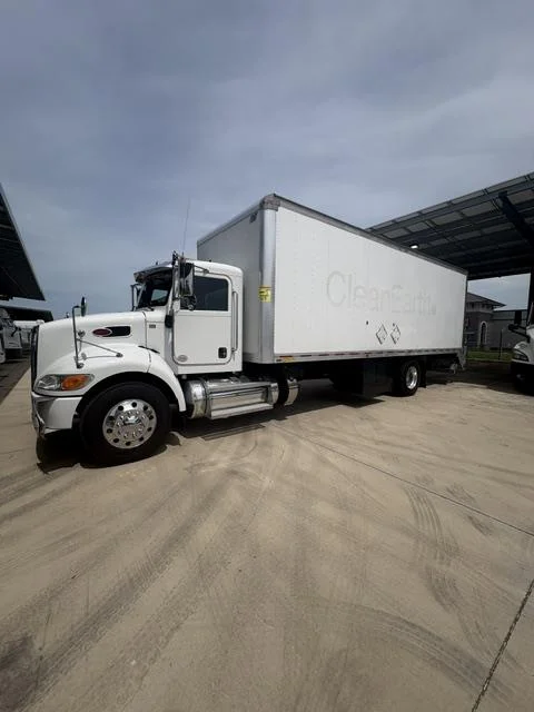 2020 Peterbilt 337 — photo 7