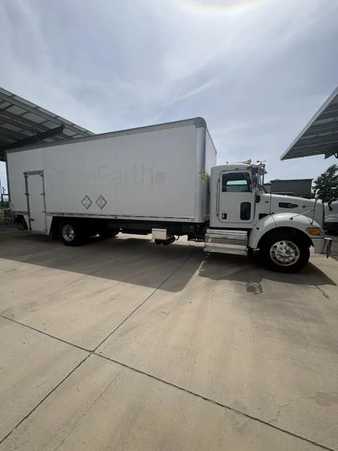2020 Peterbilt 337 — photo 5