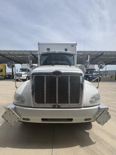2020 Peterbilt 337 — photo 3