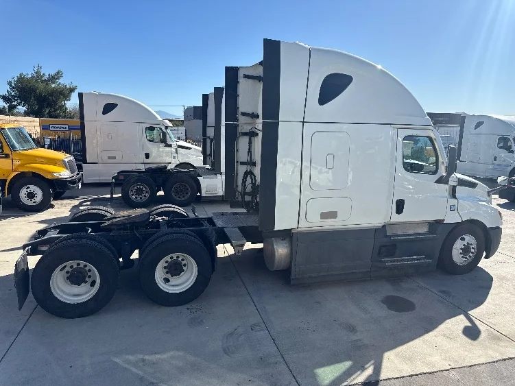 2023 Freightliner in Fontana, CA — photo 8