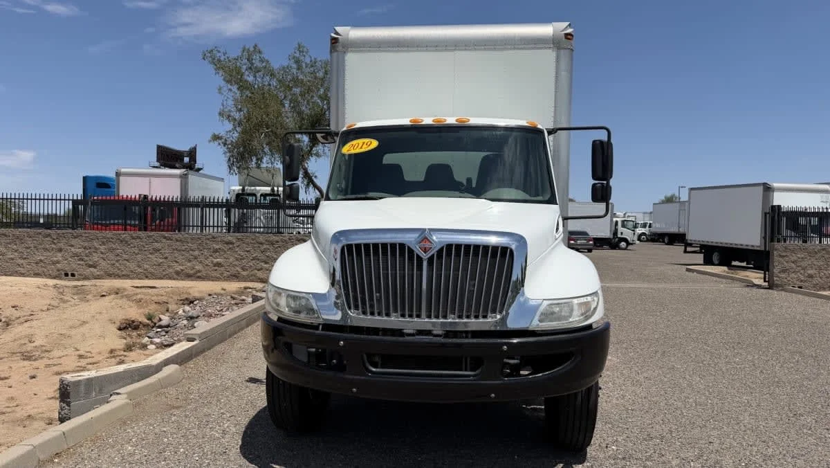 2019 International 4300 in Phoenix, AZ — photo 2