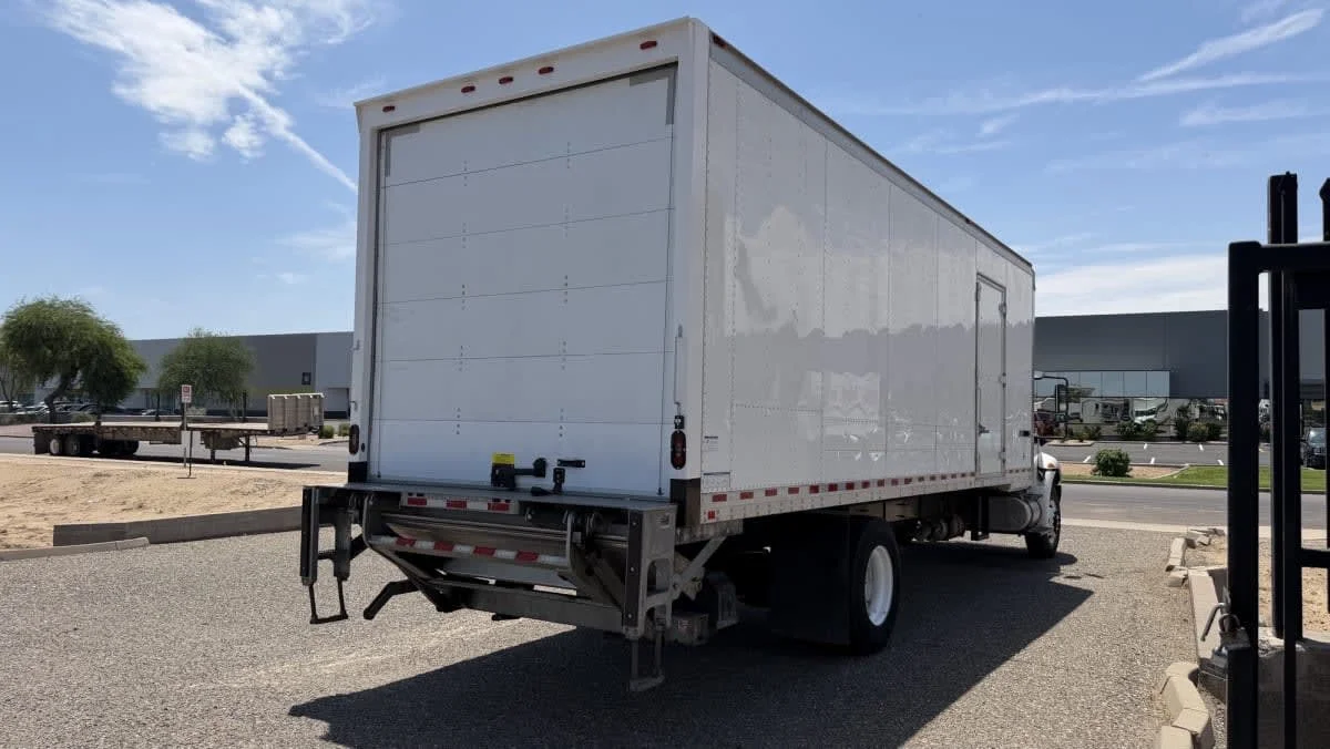 2019 International 4300 in Phoenix, AZ — photo 4