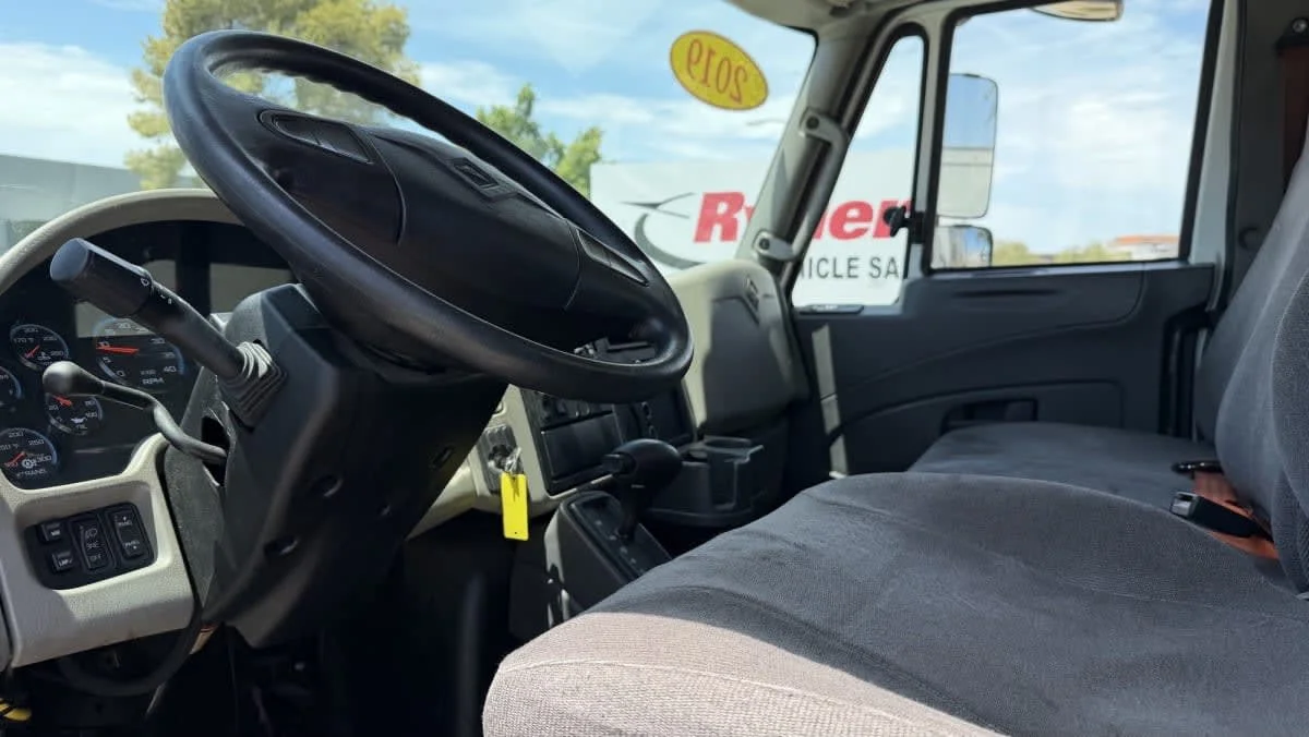 2019 International 4300 in Phoenix, AZ — photo 7
