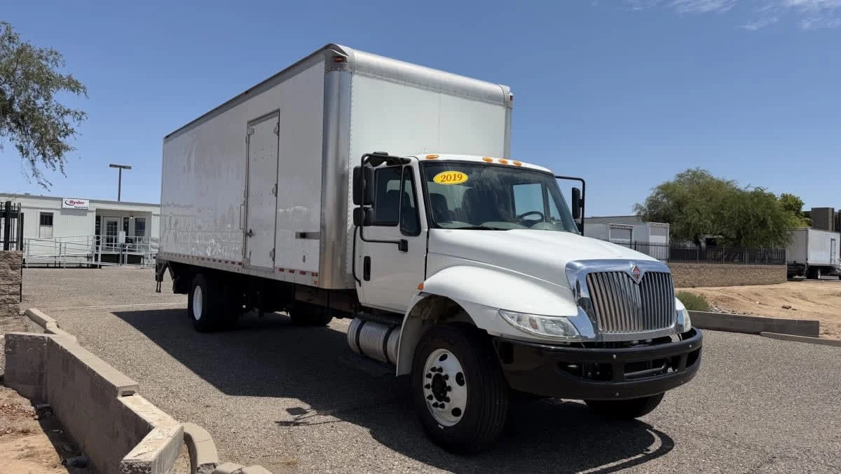 2019 International 4300 in Phoenix, AZ — photo 3