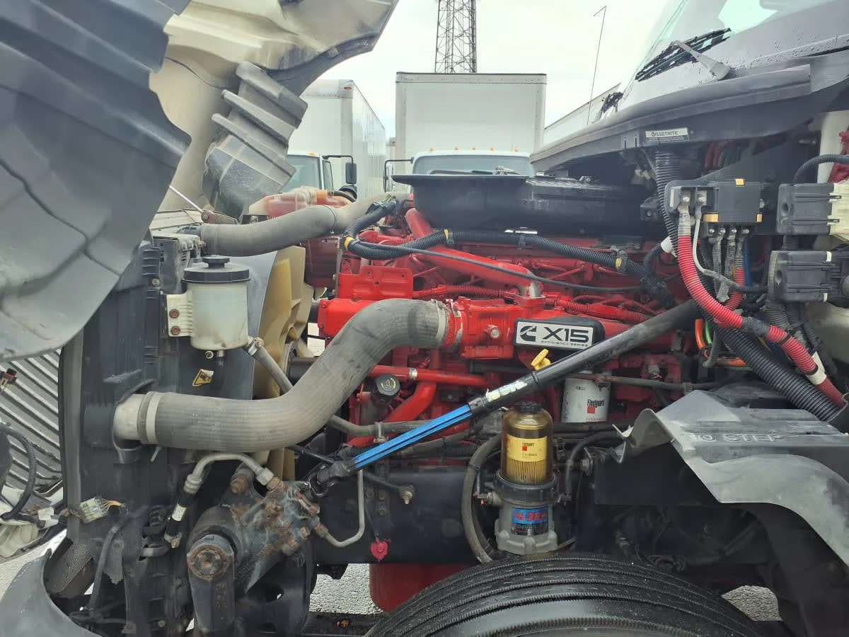 2019 International LT - image 8