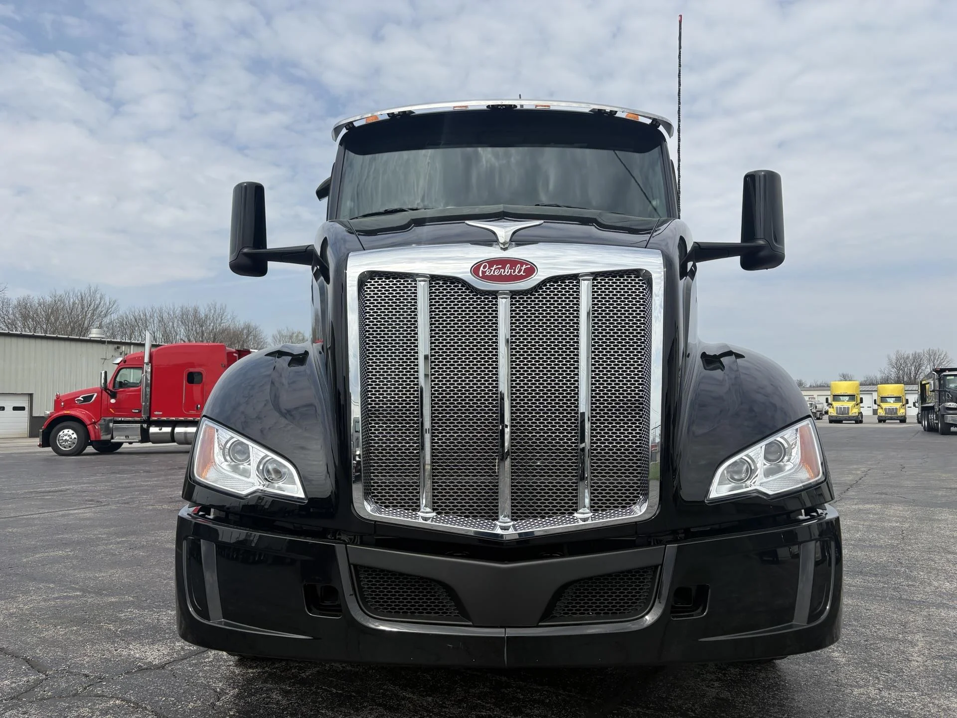 2027 Peterbilt 579 in Findlay, OH — photo 3