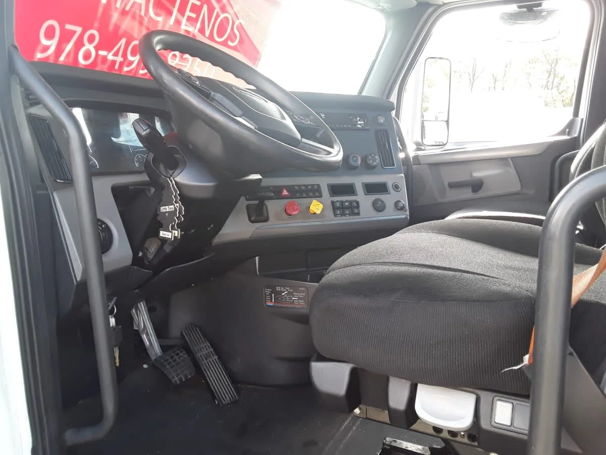 2020 Freightliner Cascadia - image 7