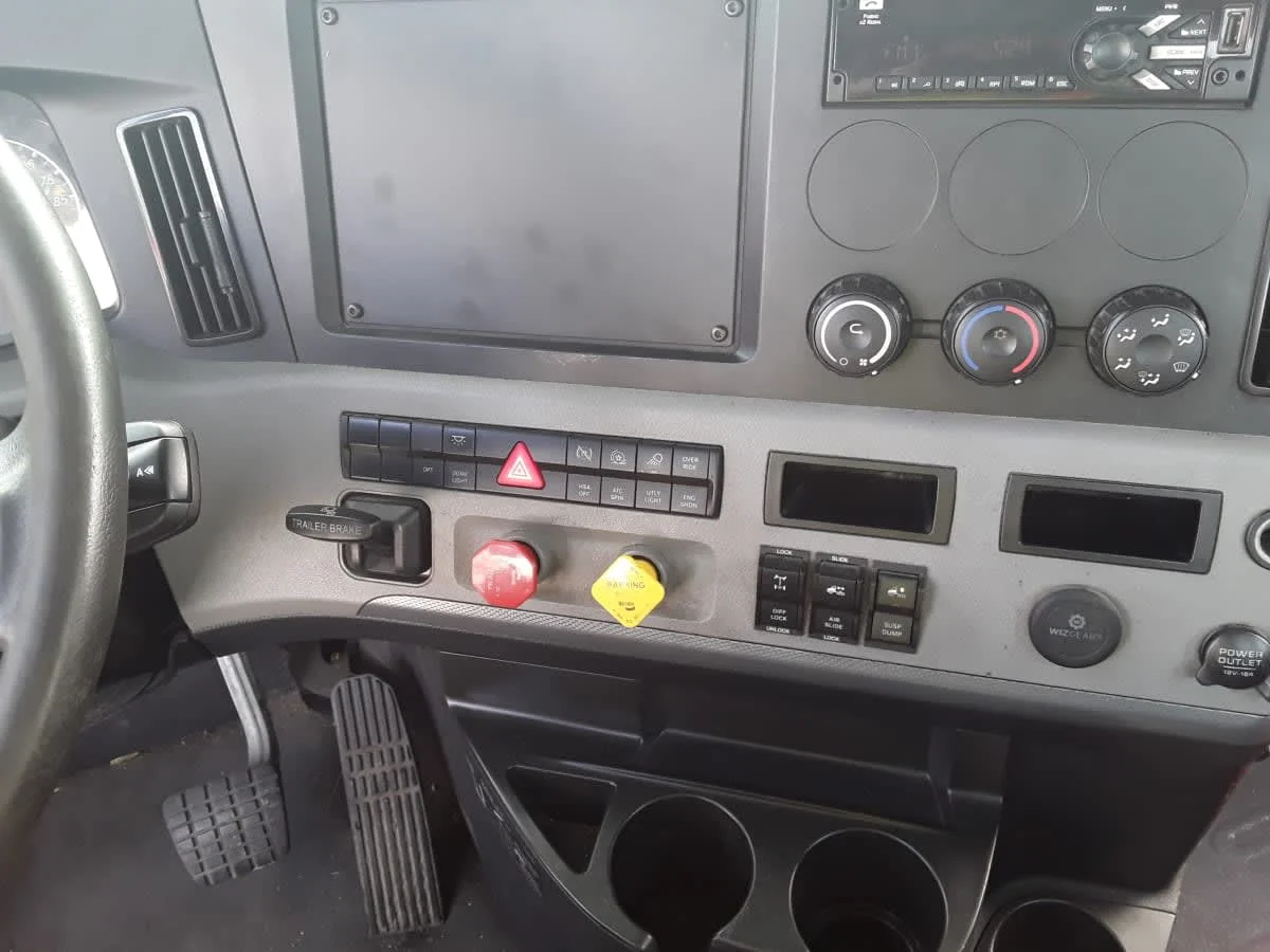 2020 Freightliner Cascadia - image 9