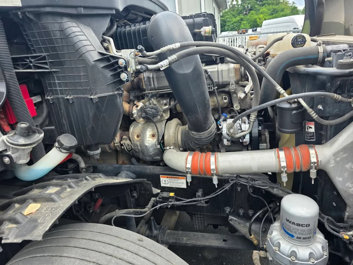 2023 Freightliner Cascadia in Bensalem, PA — photo 10