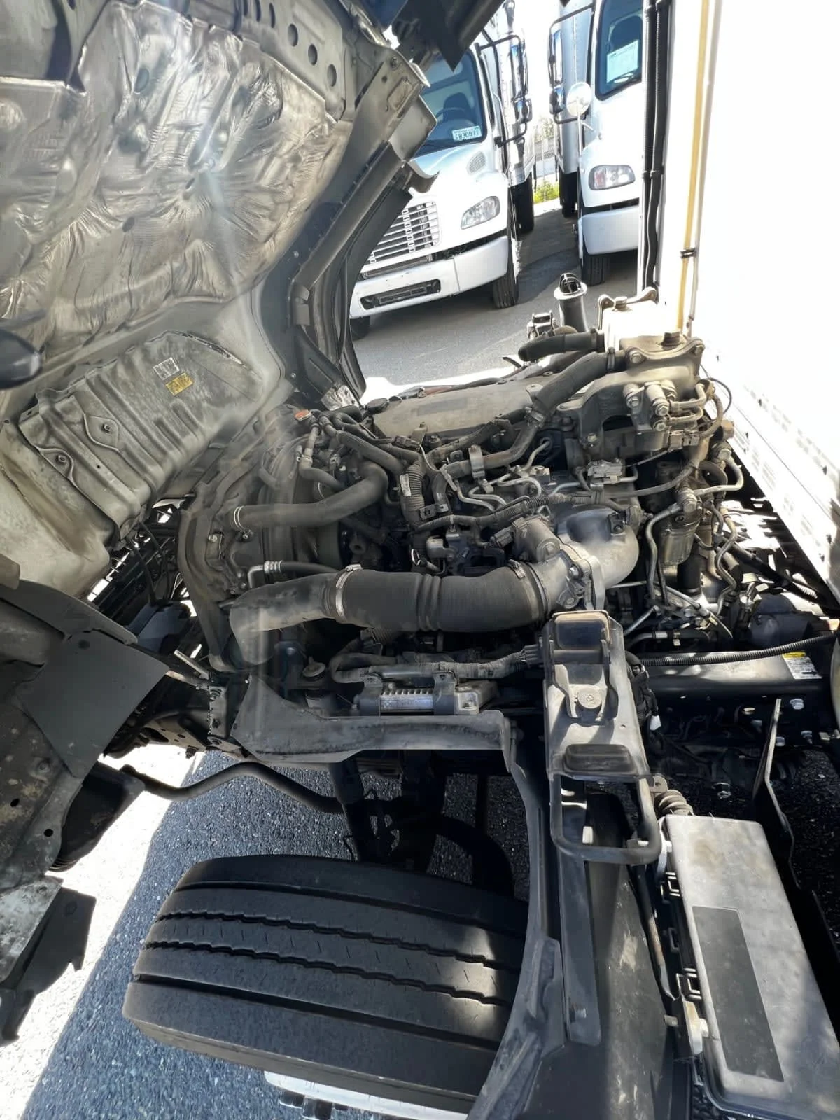 2019 Isuzu NPR - image 10