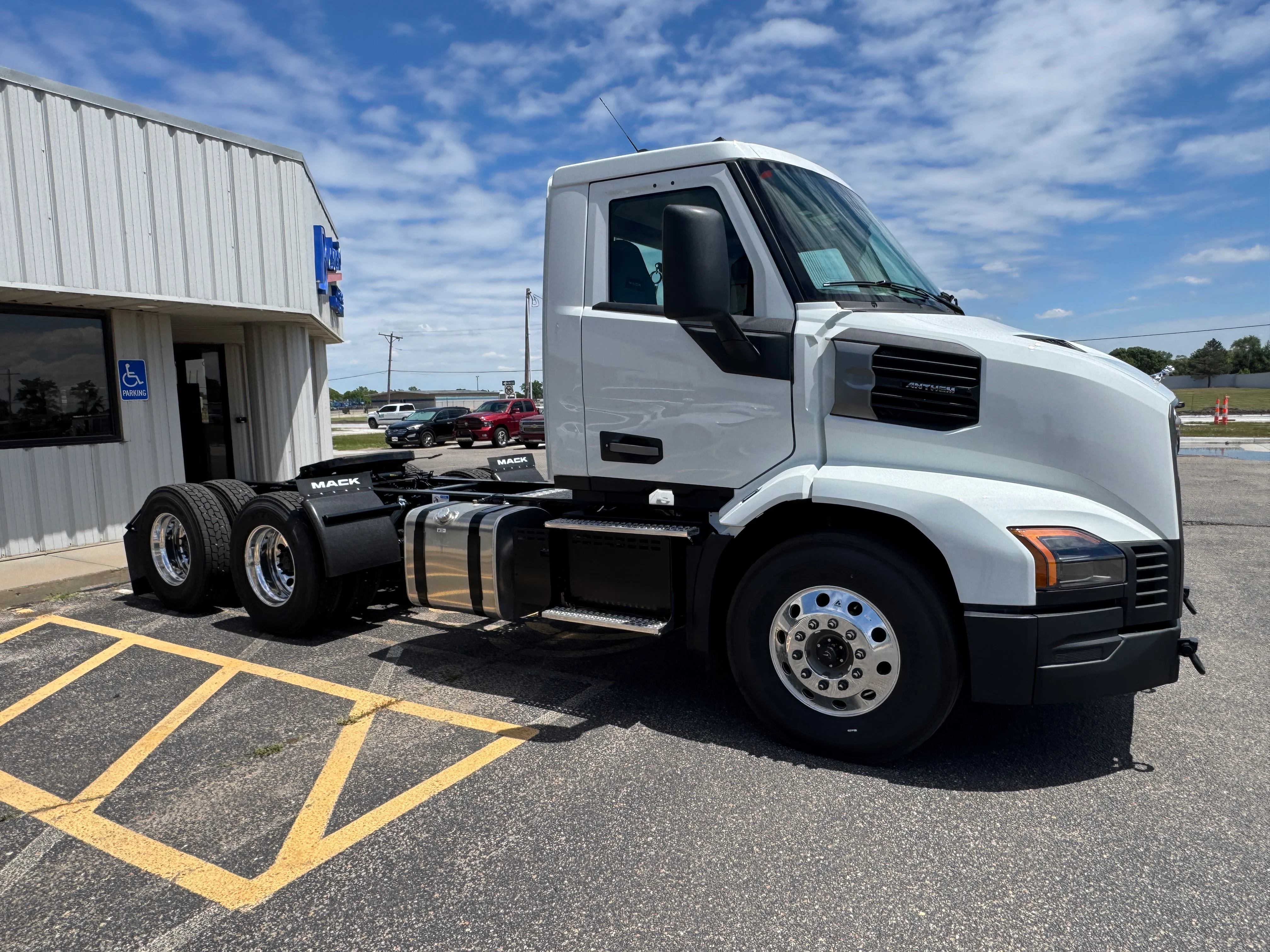 2027 Mack Anthem in Wichita, KS — photo 10