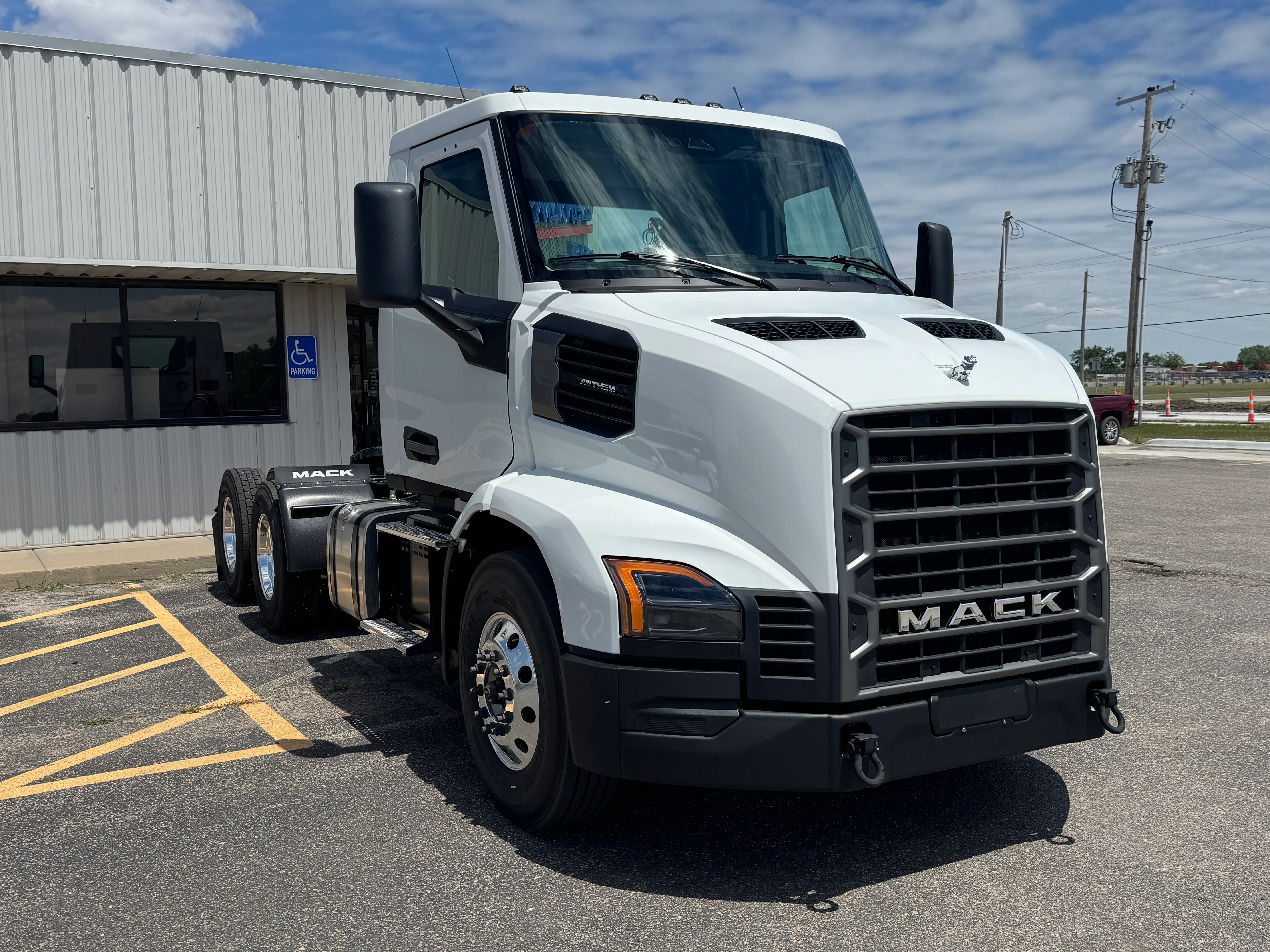 2027 Mack Anthem in Wichita, KS — photo 13