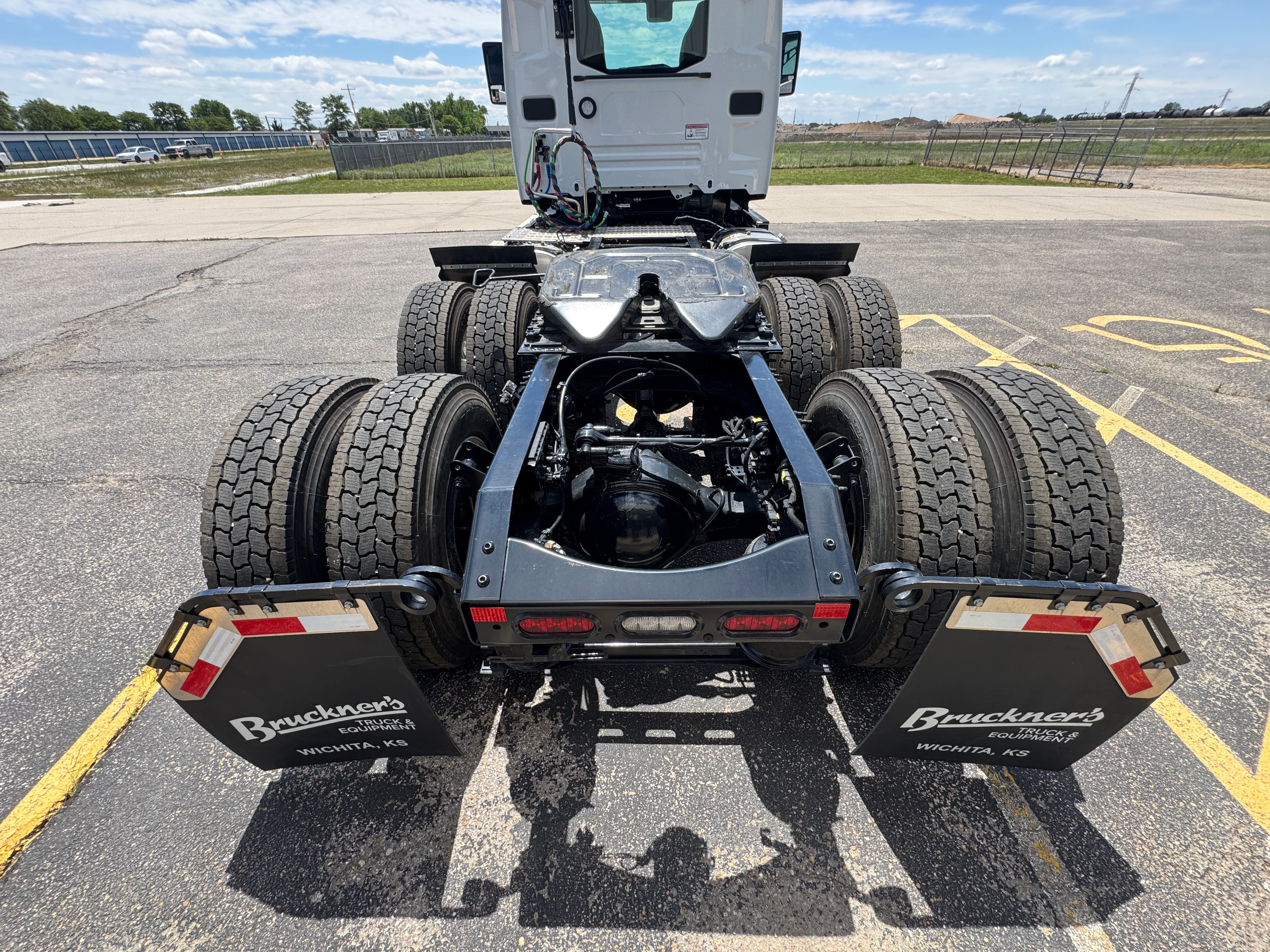 2027 Mack Anthem in Wichita, KS — photo 12