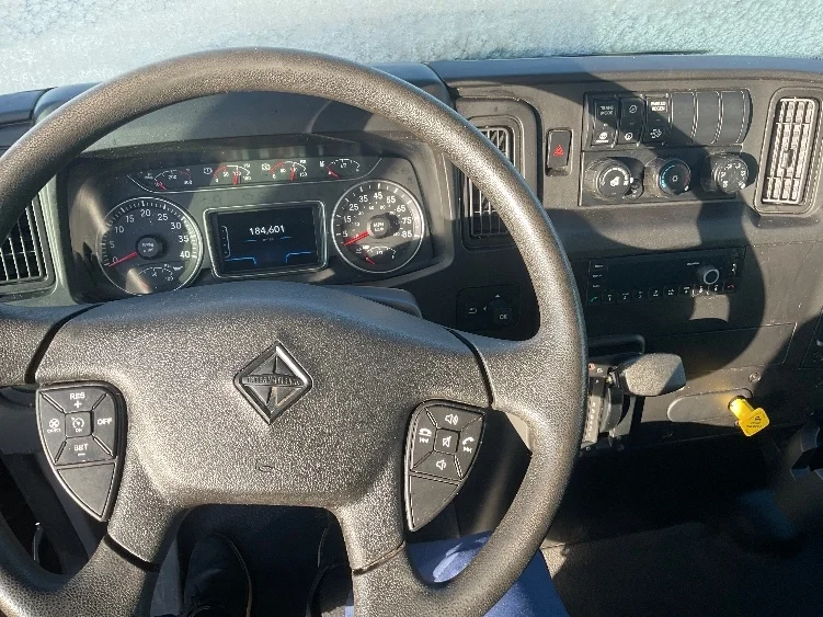 2022 International MV - image 7