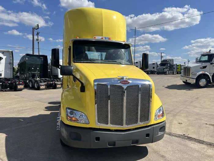 2021 Peterbilt 579 - image 4