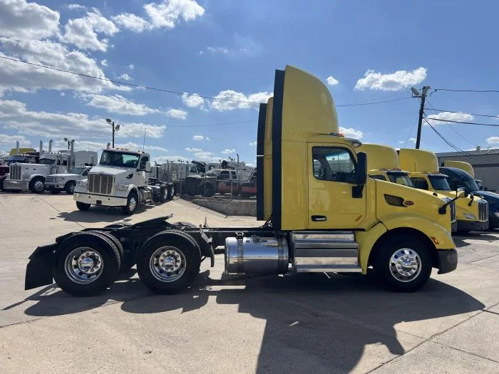 2021 Peterbilt 579 - image 7