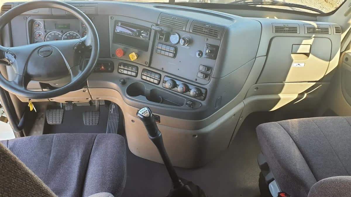 2020 Freightliner Cascadia in Birmingham, AL — photo 12