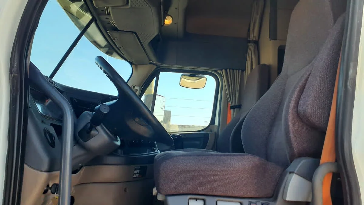 2020 Freightliner Cascadia in Birmingham, AL — photo 7