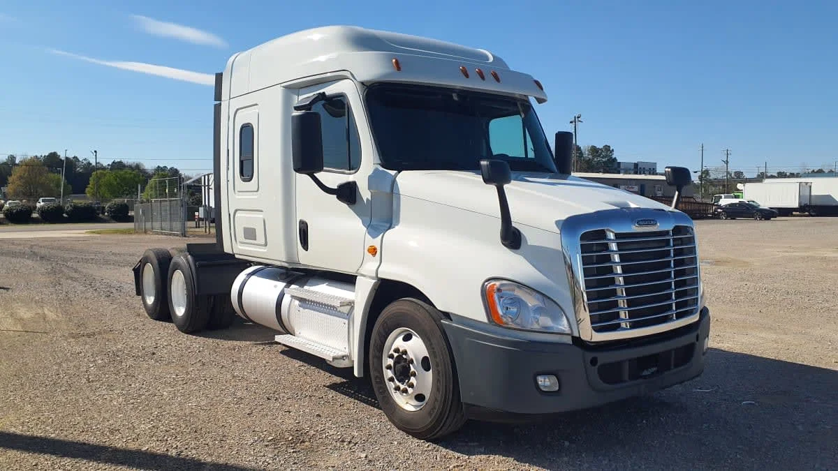 2020 Freightliner Cascadia in Birmingham, AL — photo 3