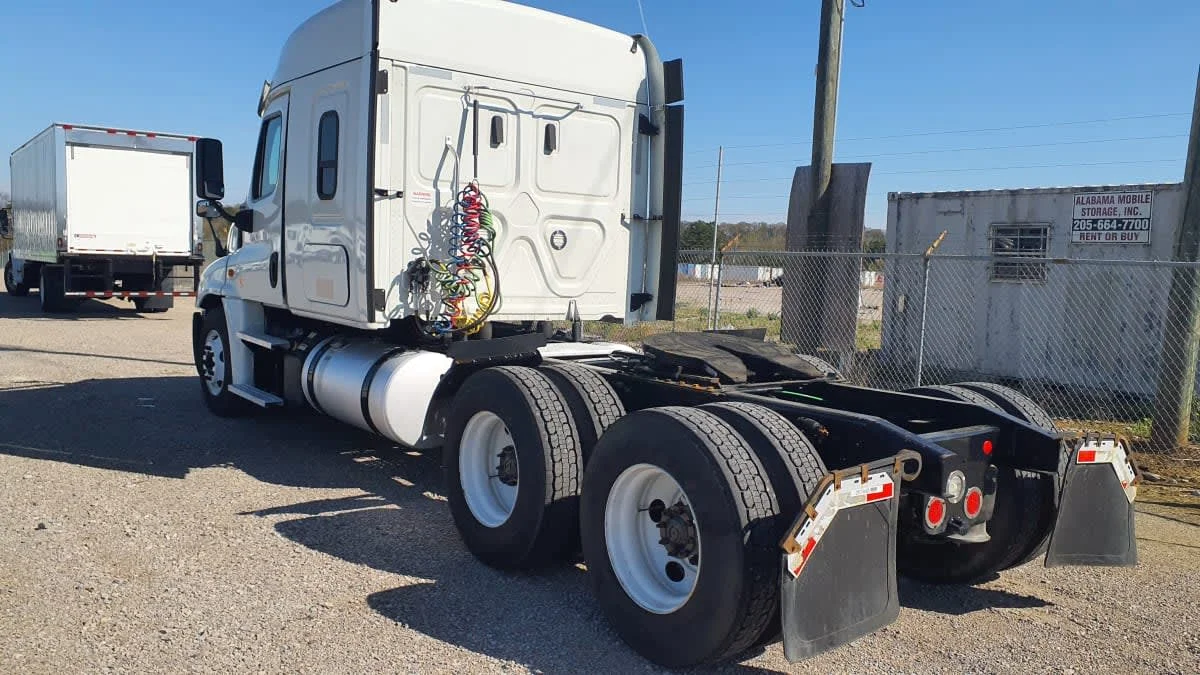 2020 Freightliner Cascadia in Birmingham, AL — photo 6