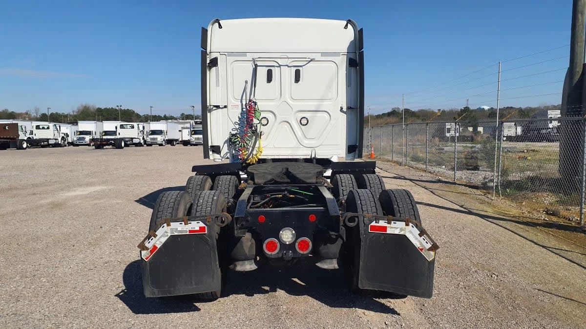 2020 Freightliner Cascadia in Birmingham, AL — photo 5