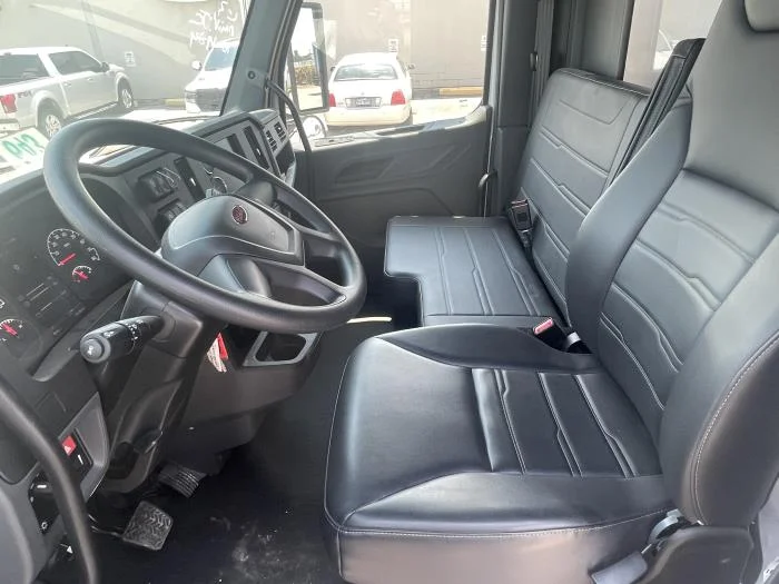 2025 Peterbilt 536 - image 10