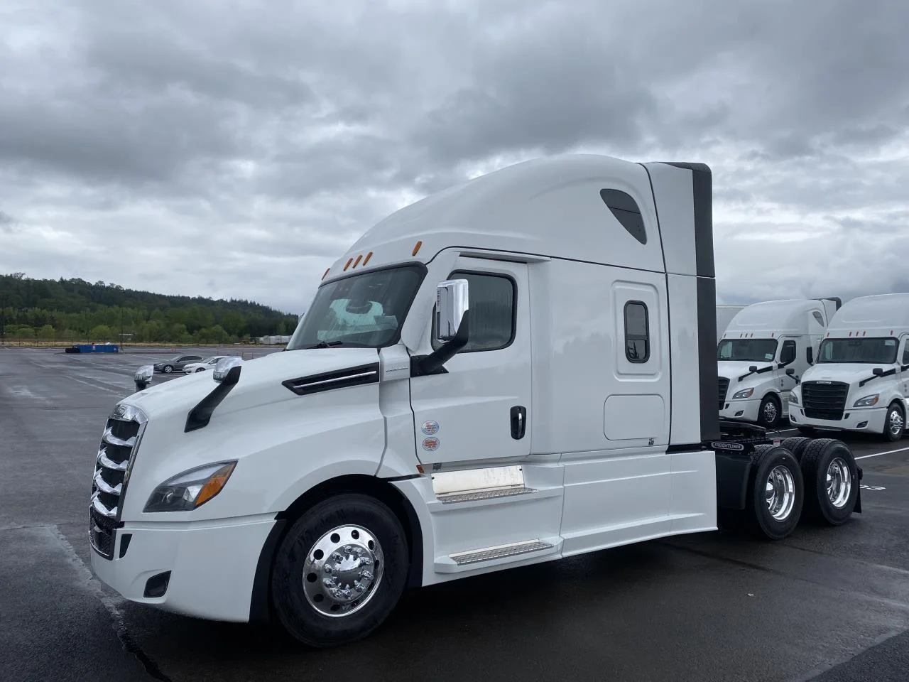 2027 Freightliner Cascadia - image 3