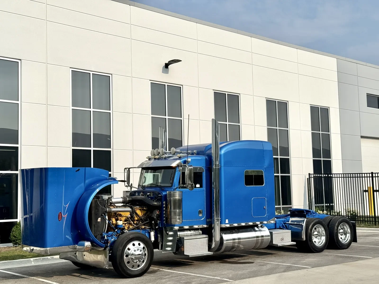 2018 Peterbilt 389 in New Lenox, IL — photo 10