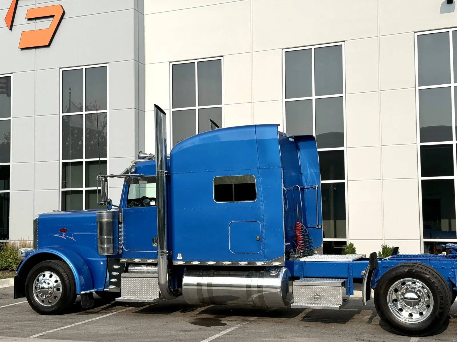 2018 Peterbilt 389 in New Lenox, IL — photo 8