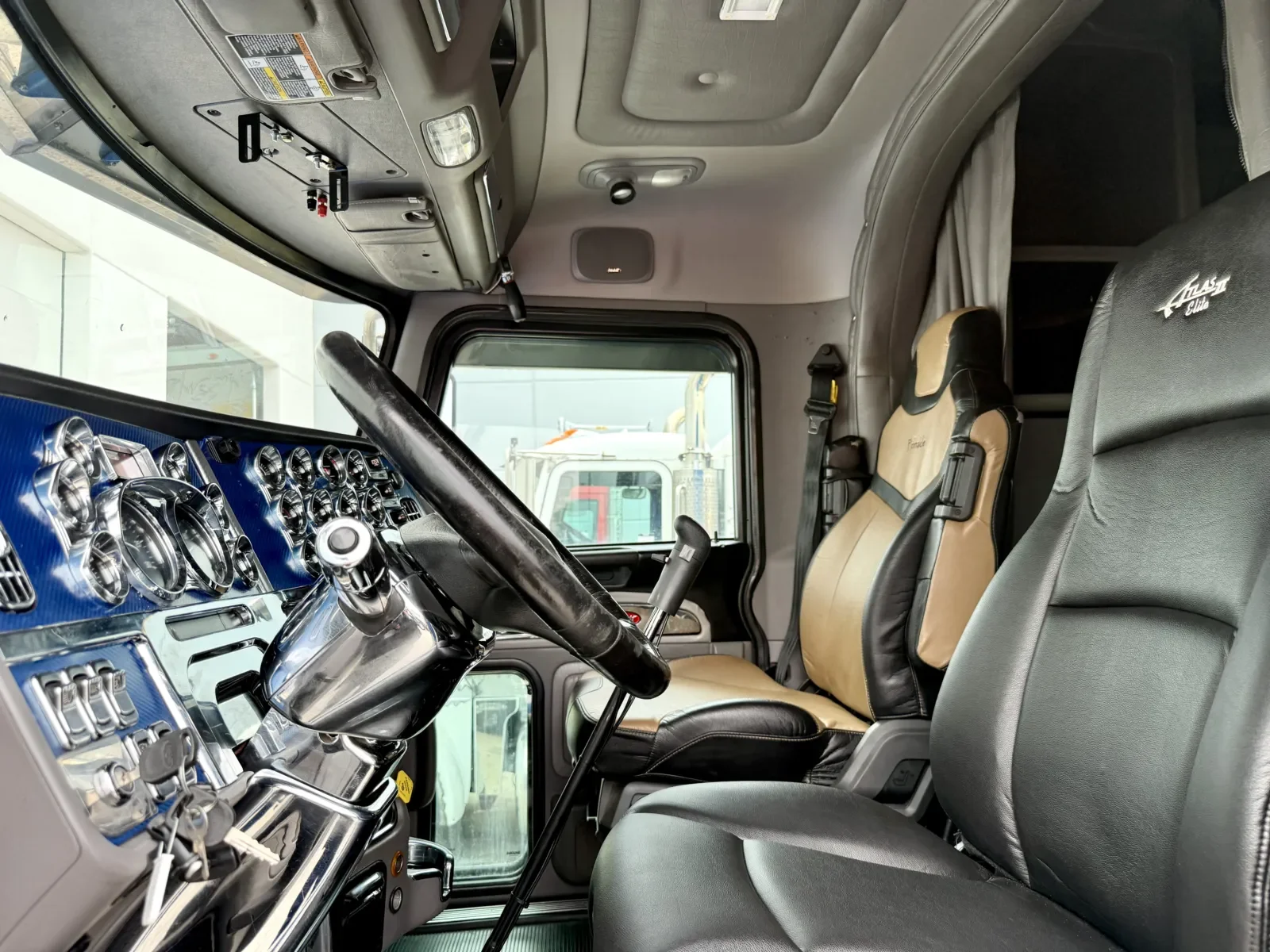 2018 Peterbilt 389 in New Lenox, IL — photo 14