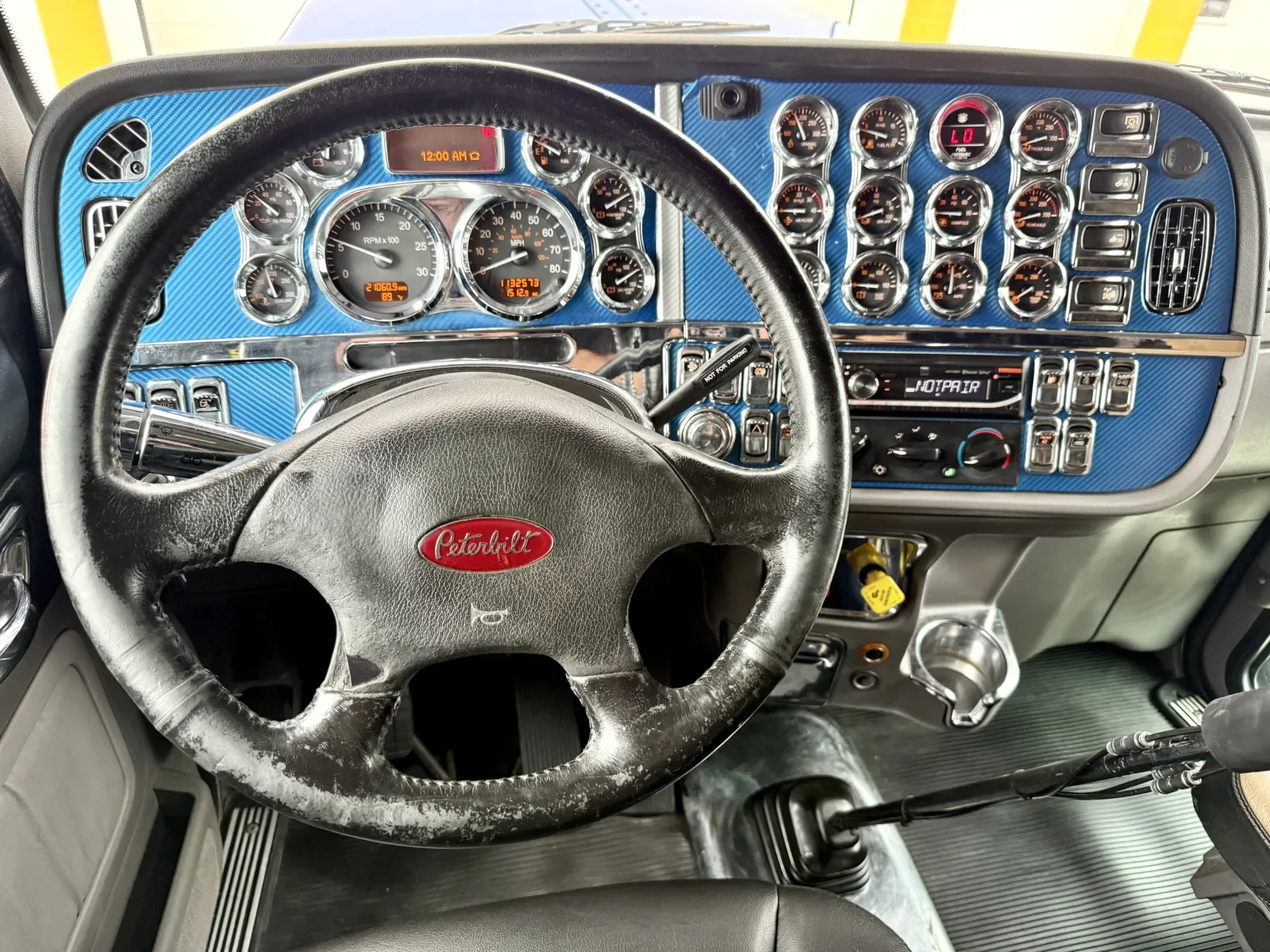 2018 Peterbilt 389 in New Lenox, IL — photo 16