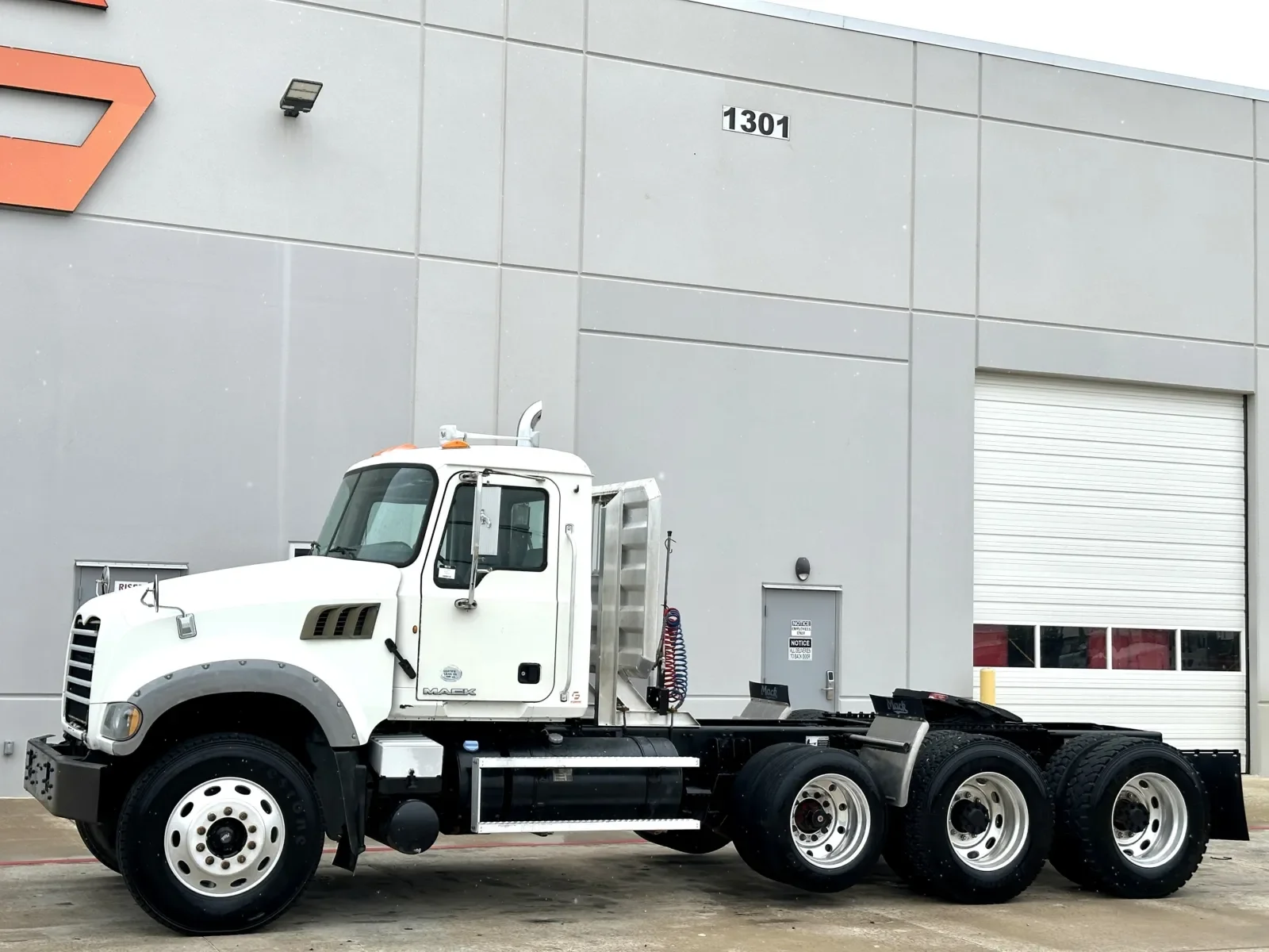 2011 Mack Granite in Hutchins, TX — photo 2
