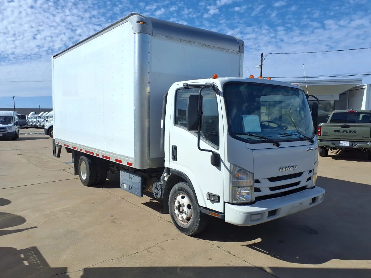 2018 Isuzu NPR - image 3