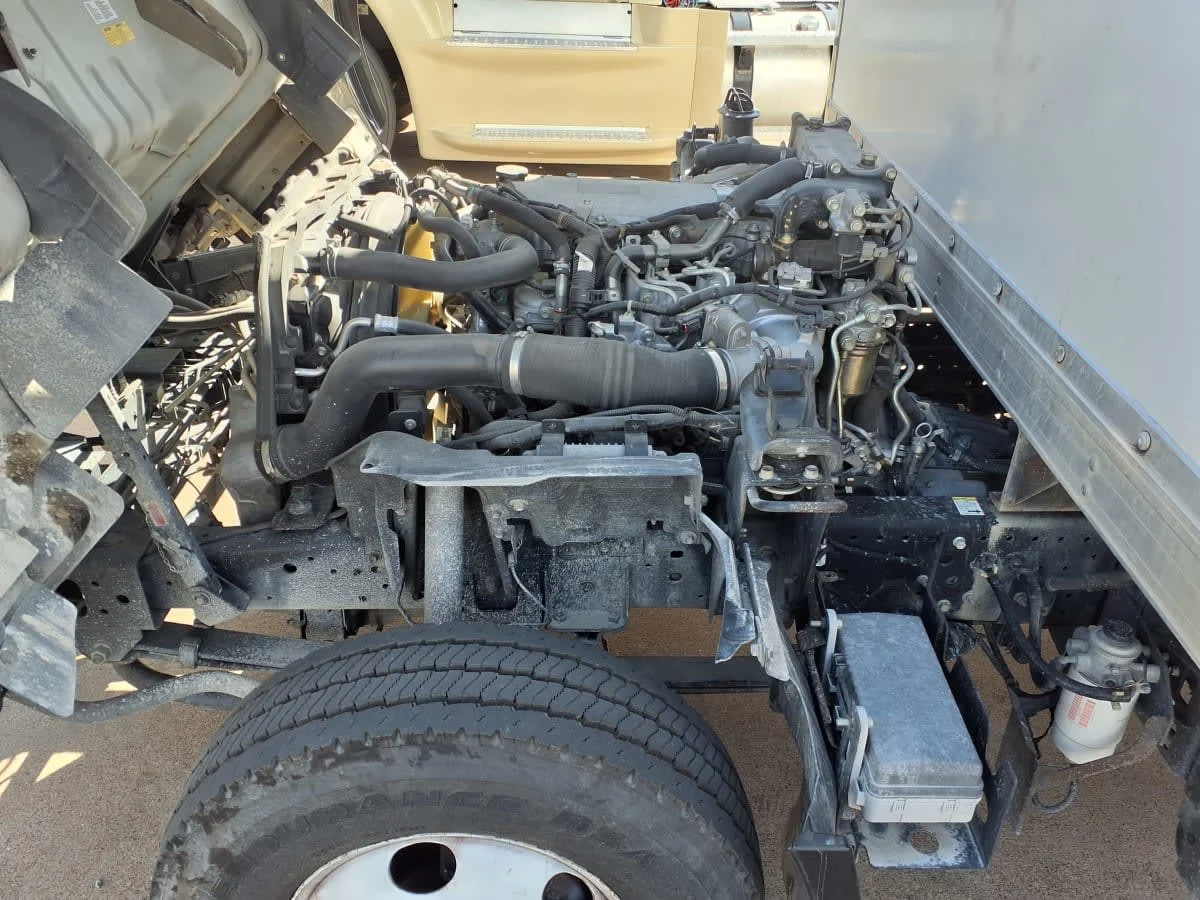 2018 Isuzu NPR - image 9