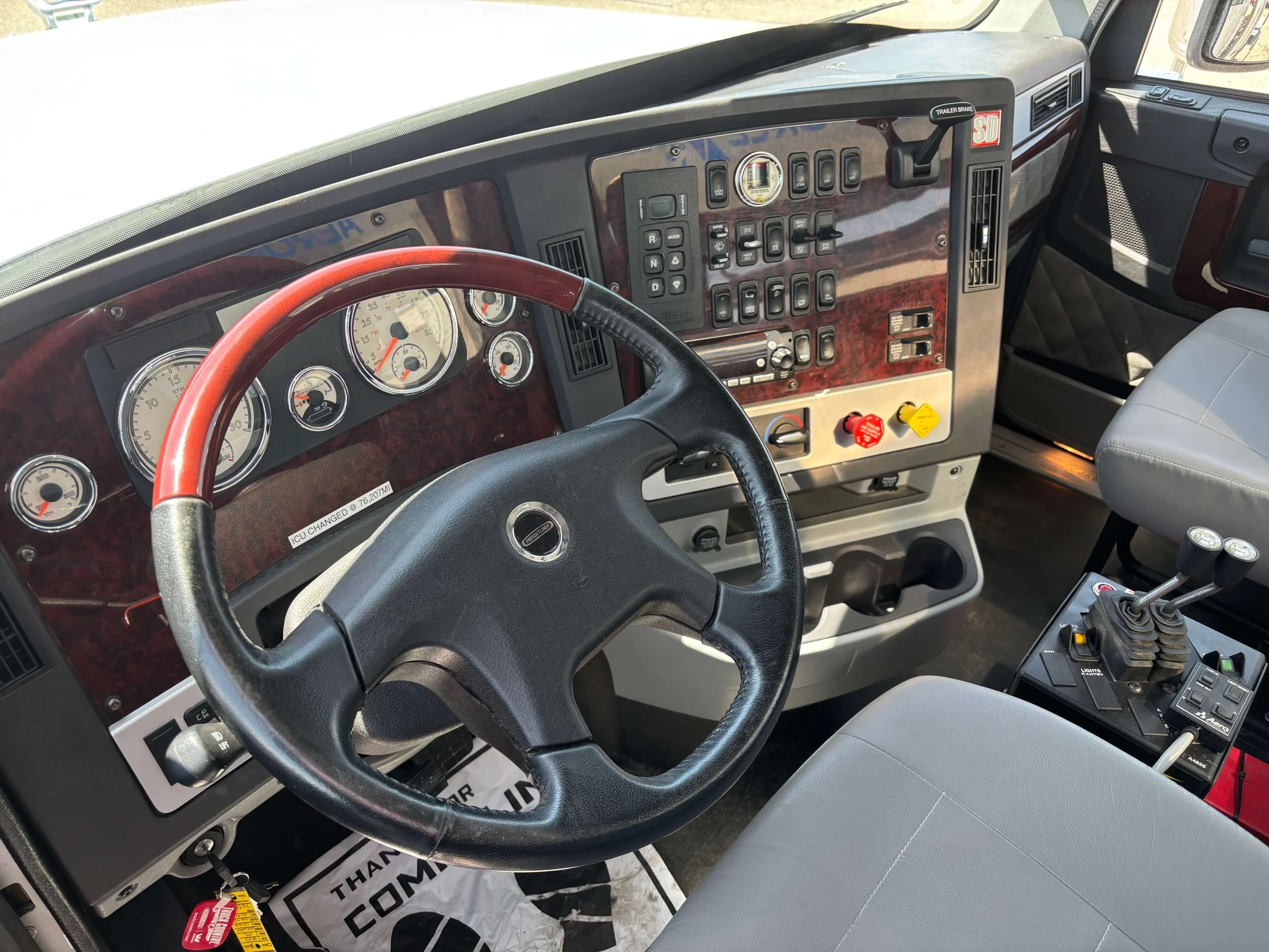 2023 Freightliner 122SD in Milwaukee, WI — photo 4