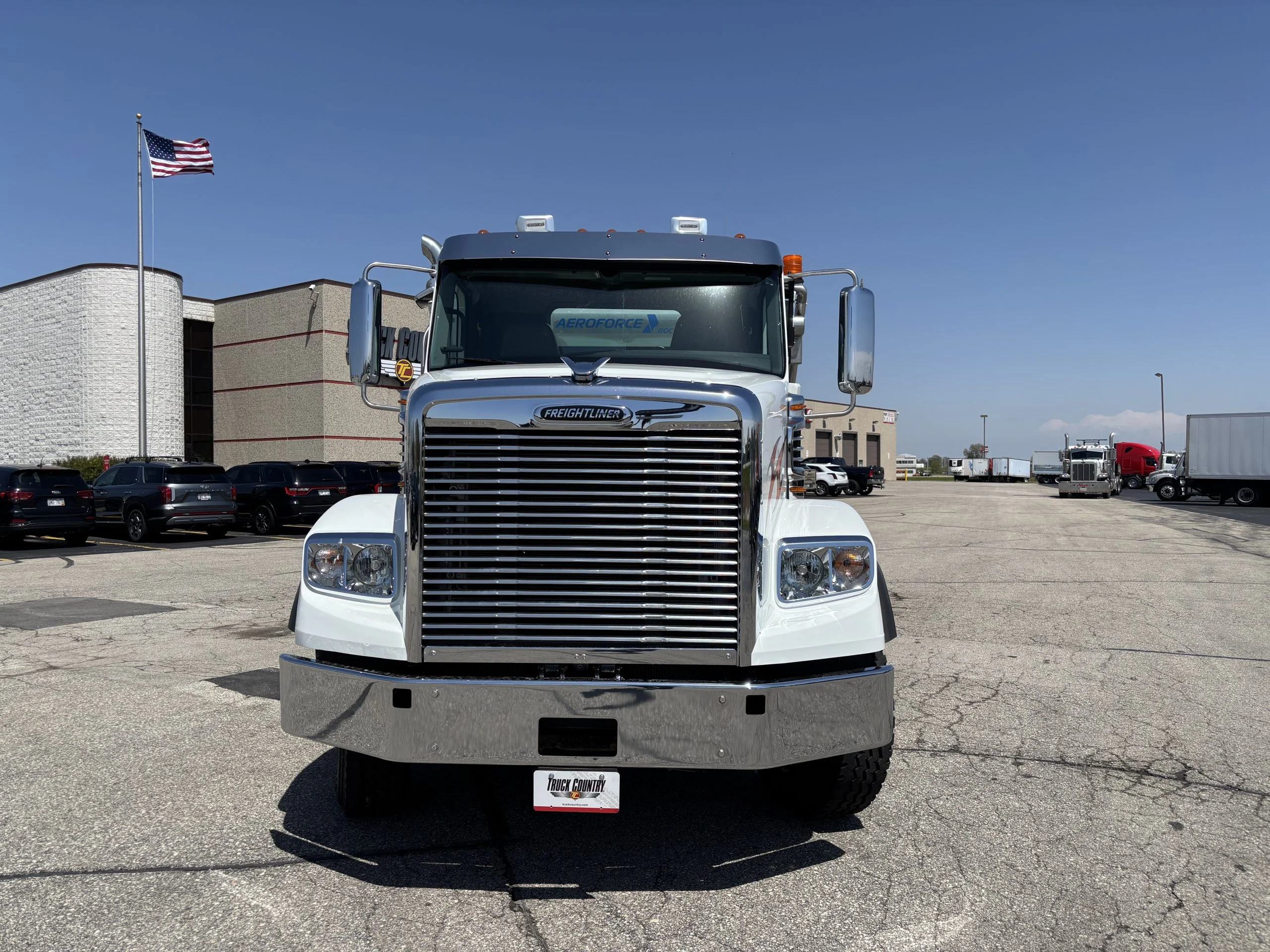 2023 Freightliner 122SD in Milwaukee, WI — photo 2