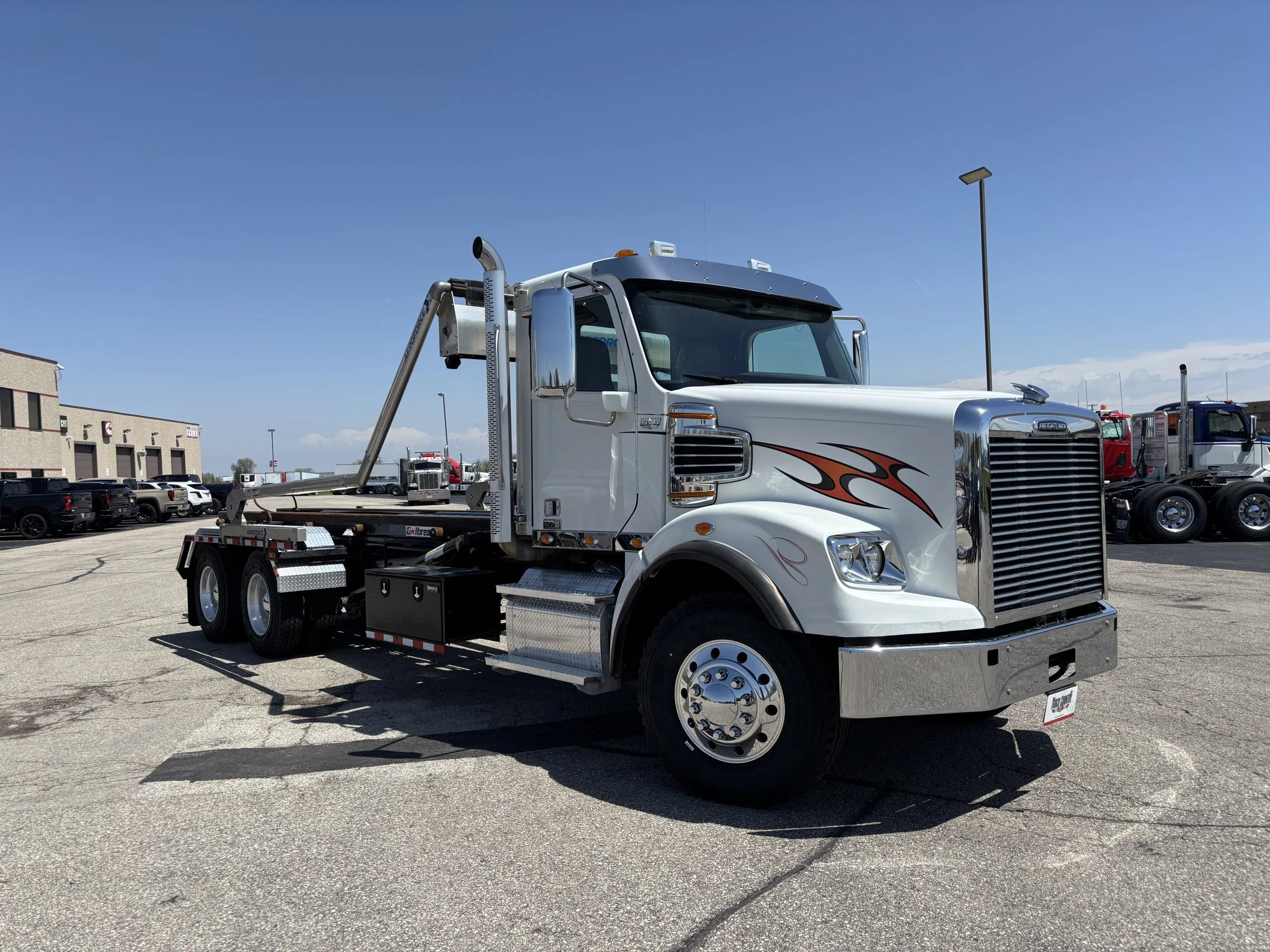 2023 Freightliner 122SD in Milwaukee, WI — photo 3