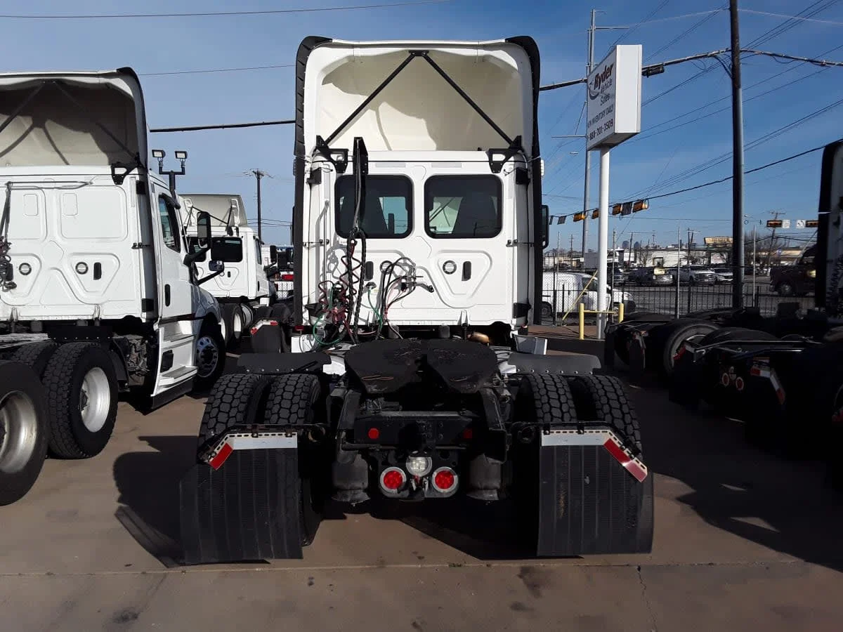 2021 Freightliner Cascadia in Doraville, GA — photo 5