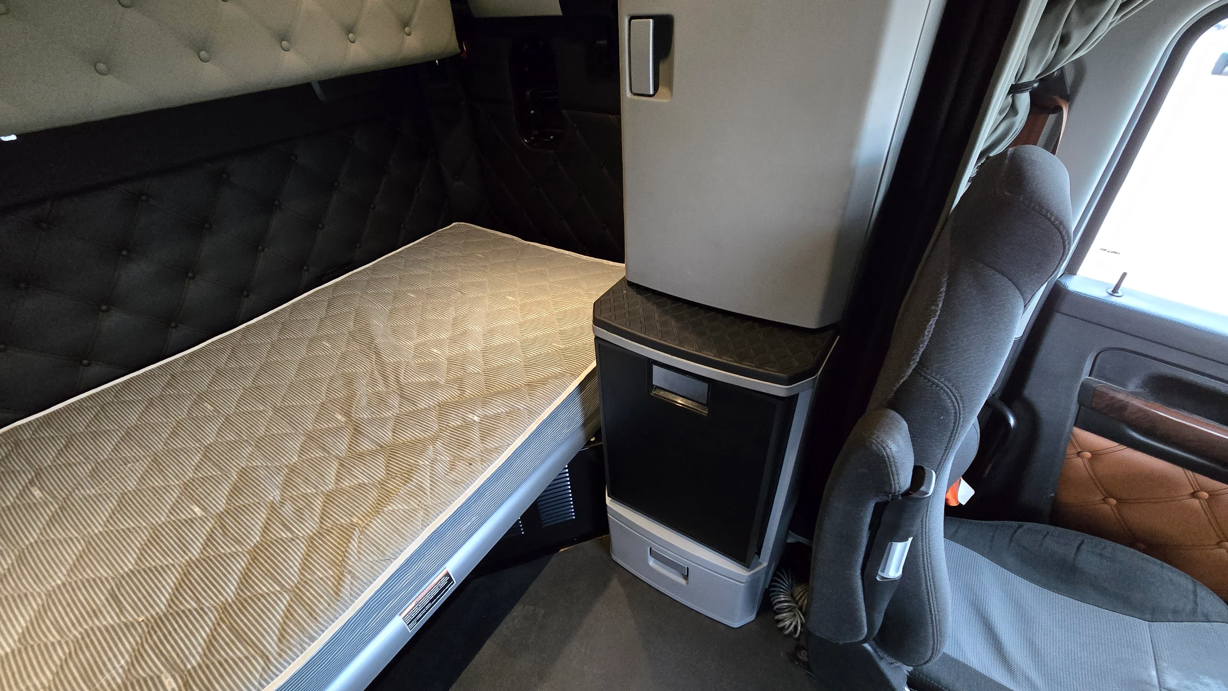 2023 Kenworth T880 - image 11