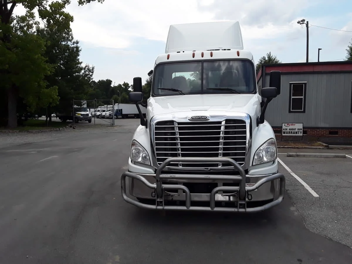 2019 Freightliner Cascadia in Charlotte, NC — photo 2