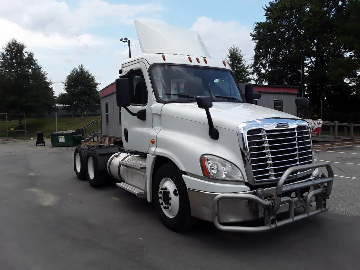 2019 Freightliner Cascadia in Charlotte, NC — photo 3