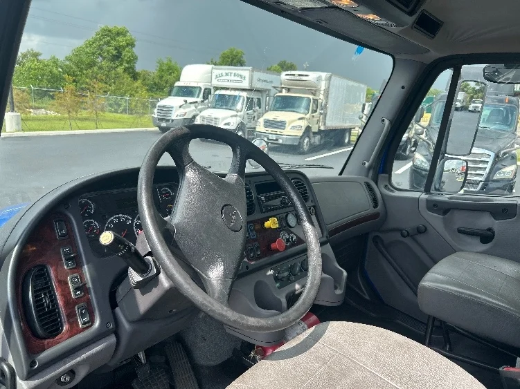 2020 Freightliner eM2 in Tampa, FL — photo 10