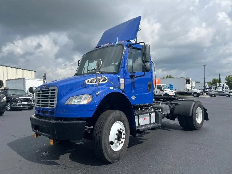 2020 Freightliner eM2 in Tampa, FL — photo 3