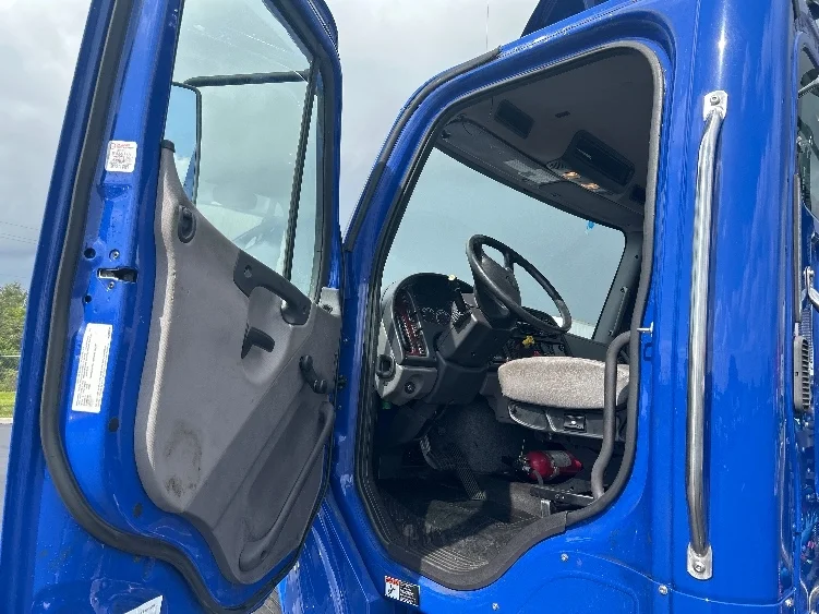 2020 Freightliner eM2 in Tampa, FL — photo 9