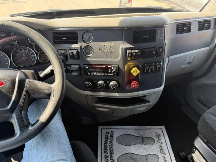 2022 Peterbilt 579 - image 6
