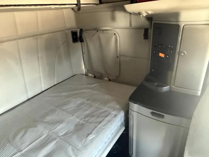 2022 Peterbilt 579 - image 10