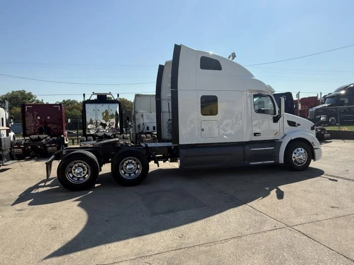 2022 Peterbilt 579 - image 3