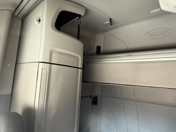 2022 Peterbilt 579 - image 5