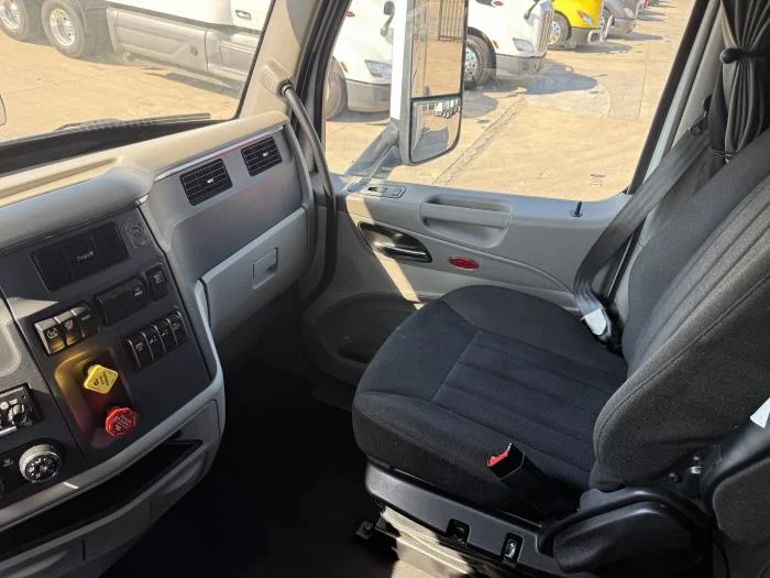 2022 Peterbilt 579 - image 7