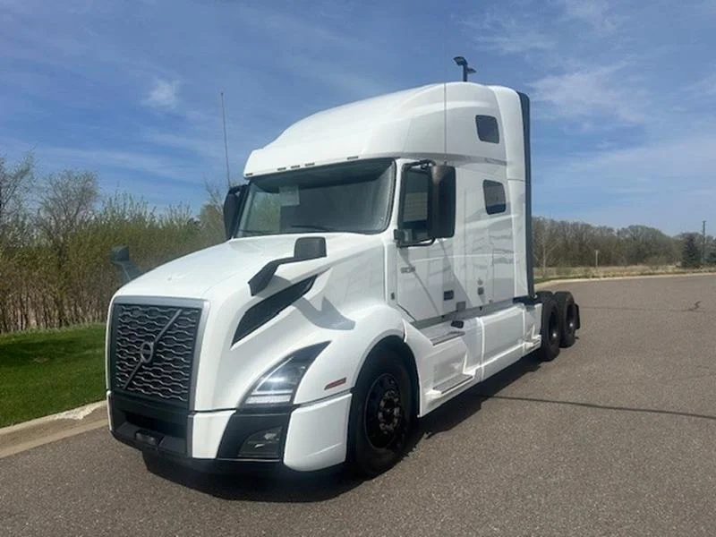 2022 Volvo VNL 760 in Elk River